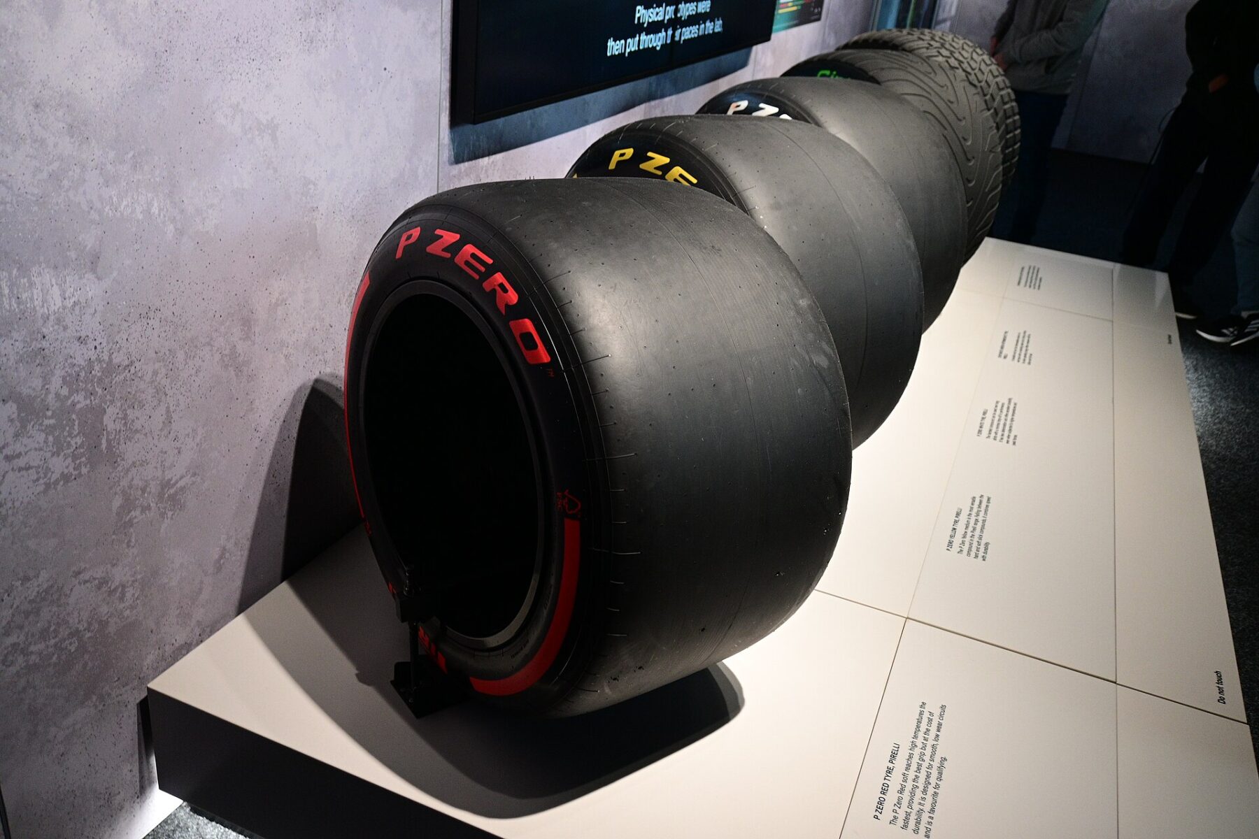 Foto d'archivio: Pirelli Tyre Sets at Formula 1 Exhibition, London 01
