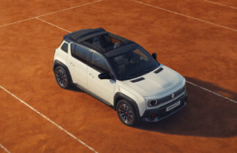Renault 4 E-Tech Electric: nuova gamma e batteria LFP da 37 kWh Renault 4 E-Tech Electric, proposta in Italia con una gamma articolata su più batterie e allestimenti.